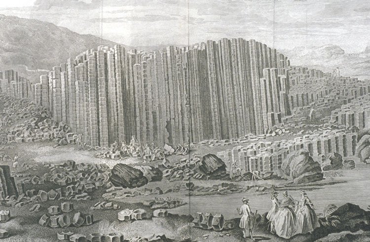 An engraving of a great wall of tall vertical basalt columns above a shore, small figures in eighteenth-century dress in the foreground